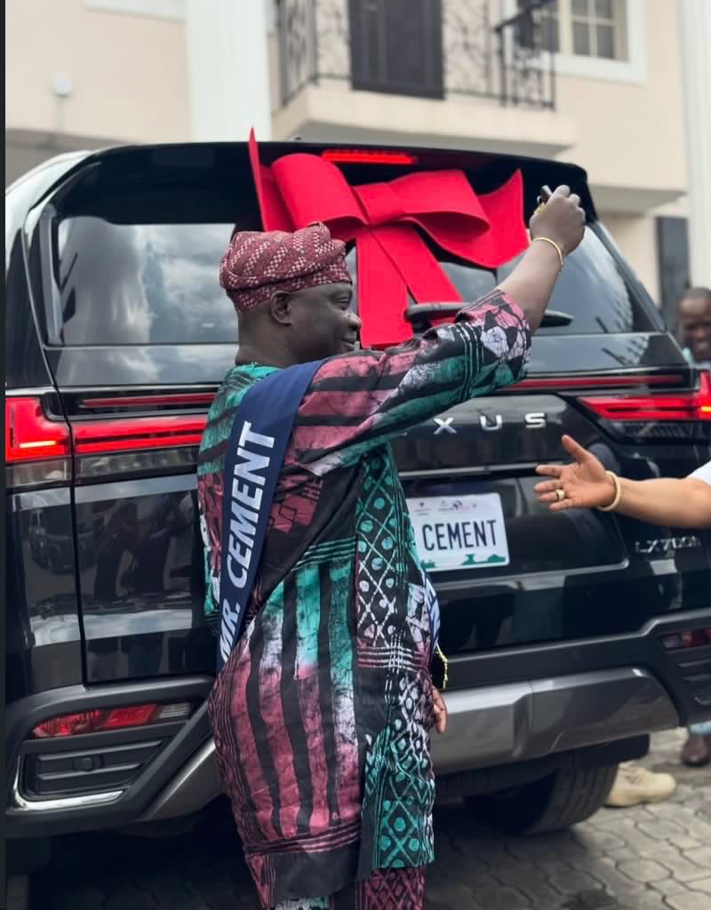 NigeriaStories's tweet photo. Mr Otunba Kazeem was Gifted a brand new 2026 lx 700 Hybrid worth 450million by Dangote for being their highest cement distributor in 2025 https://t.co/gnclhdRNqU