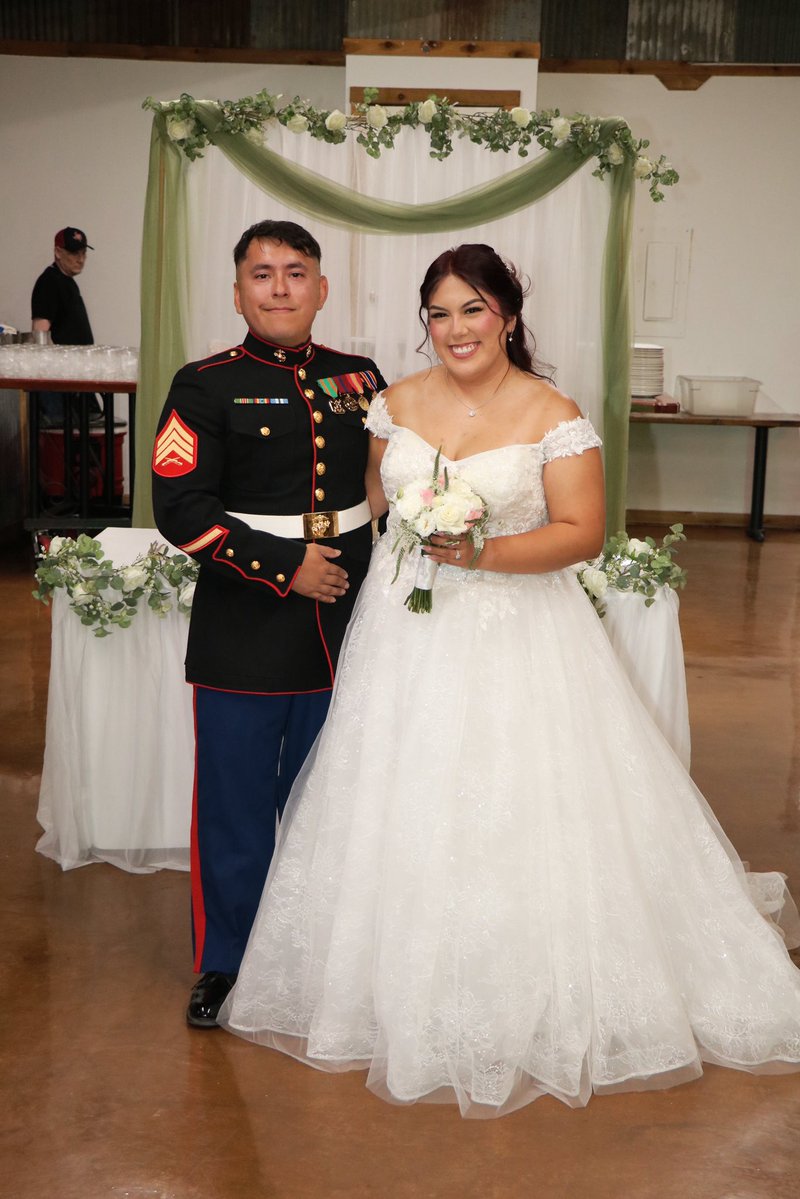 jackieplacier's tweet photo. i’m a wife now :) https://t.co/LFFlrRkPNX