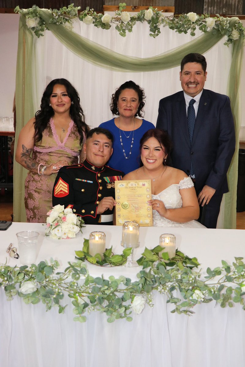 jackieplacier's tweet photo. i’m a wife now :) https://t.co/LFFlrRkPNX