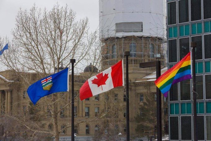 Martyupnorth's tweet photo. When classes resume in September, schools won't be allowed to display anything other than the Maple Leaf, the Alberta flag, or municipal flags.  

That's Bill 25. https://t.co/5zYCH9phkO