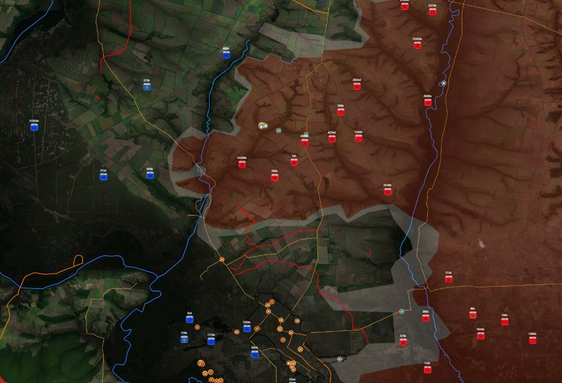 clement_molin's tweet photo. Tonight, I want to share two very useful tools to follow the war in Ukraine 🇺🇦🇷🇺

➡️@M0nstas (map 1 and 4) made a very good map gathering plenty of data, including unit positions, different frontline maps, strike data, features (roads, rivers, railways, fortifications). I like to add the grey shadow to show how large the kill zone is.

➡️@Playfra0 (map 2 and 3) just updated his map. It has some interesting and good looking tools, including a good fortification map, topographic data and two kinds of maps, polygons and heat map, which is interesting how infiltrations spills.

Both mappers are good OSINT accounts to follow, they create and gather sourced data and made useful websites that I use/will use when I have no time to create my own maps.