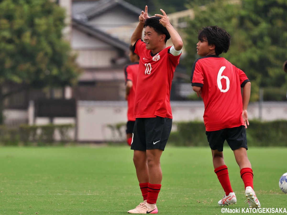 gekisaka's tweet photo. いとこは現役Jリーガー…大一番に強い伊勢原市立山王・中沢中MF西村諒が全中予選最終決戦でハットトリック!!

https://t.co/brIzMrPxB0

#中学サッカー #全国中学校サッカー大会 #全中 #ゲキサカ https://t.co/dabz3AQG0t