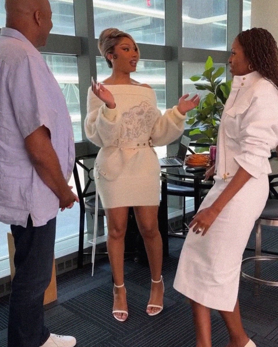 evitaswrld's tweet photo. Megan Thee Stallion wearing Sara Wong F/W 2026 https://t.co/8AhQiGQe7i