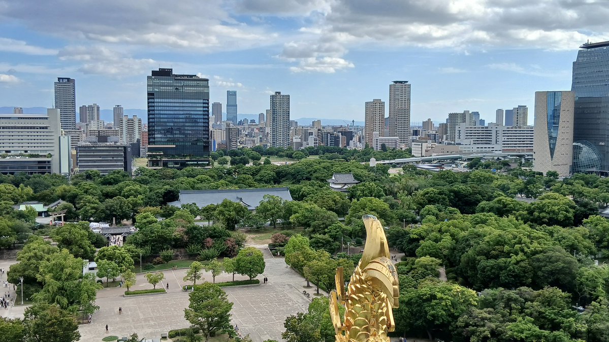 0ff_chan's tweet photo. 今、大阪で最も旬なスポット「大阪城」へ

テレビの影響かココだけは外国人観光客より日本人が多かった気がする

天守閣の一番上からの眺望は最強だけど登るのが大変w(途中までエレベーターを使っても大変w)

#大阪城天守閣
#豊臣兄弟 https://t.co/LSLvFKgsI4