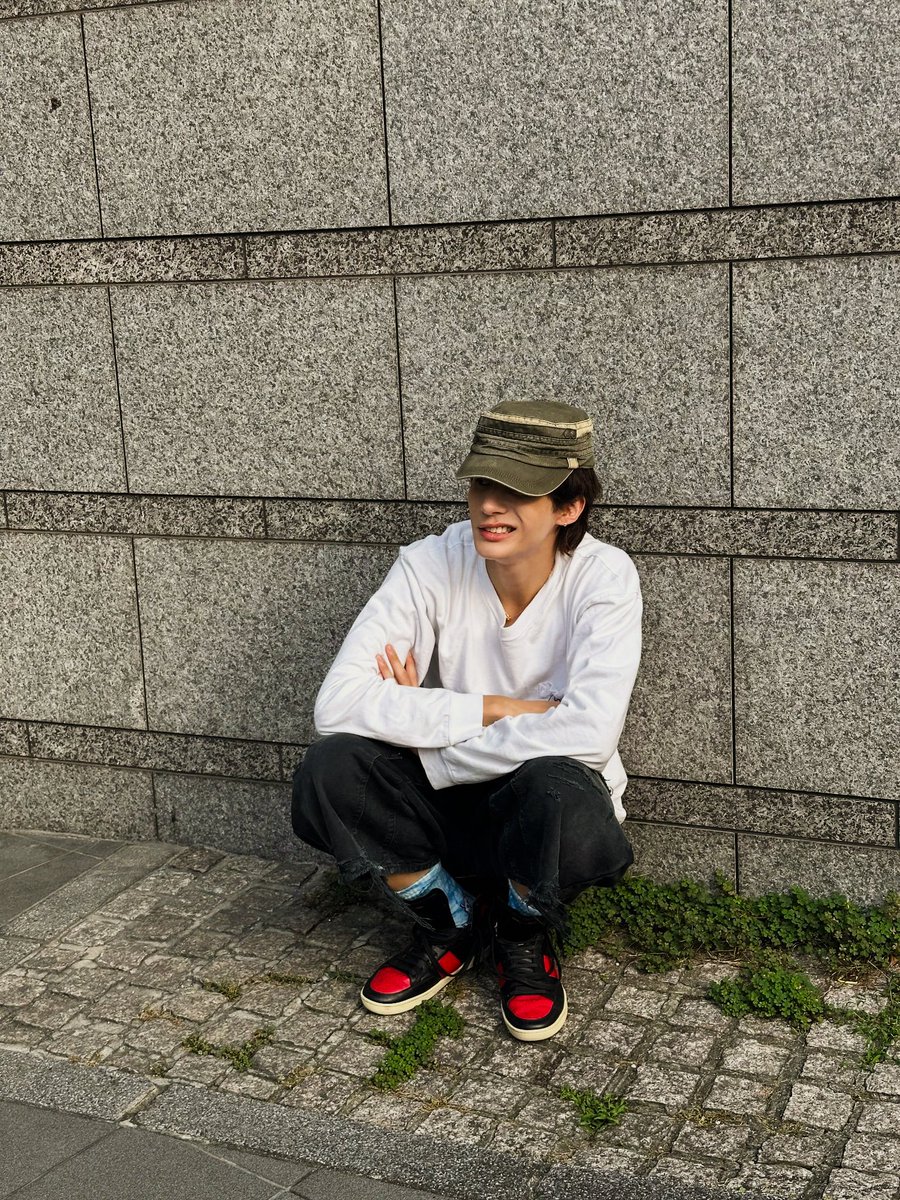 ascendinguitars's tweet photo. #August11.* Some pics I found on my phone. I’ve got cool clothes, a bruise on my face, and one photo I’m gonna be using on my socials for the rest of my life. Hi, I’m Archie! #MyFirstTweet. xD https://t.co/om7KtkHmwA