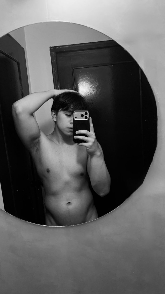rivkwon's tweet photo. Leito pq tan sudado y en otra casa que no es la tuya? 😯 https://t.co/2XhCMj7mdp