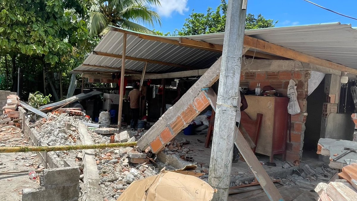 JenniferPedraz's tweet photo. Me informan que en en Sipí, Chocó, se cayeron 70 viviendas de las 100 que aproximadamente tiene el municipio.

Requerimos urgente ayuda para reconstruir  el pueblo. Presidente @ABDELAESPRIELLA  y @UNGRD URGE atención a esta tierra. 

Contacto: 314 3642250 Johan Chupey https://t.co/3tCWdwkTai