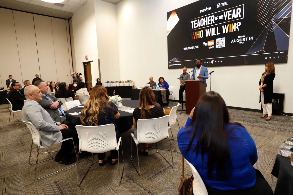 ELPASO_ISD's tweet photo. El Paso ISD educators Ramon Rosales Jr. and John Matthews represented our district with excellence at the ESC Region 19 Teacher of the Year Meet and Greet! 🌟 https://t.co/JNprJe1cXC