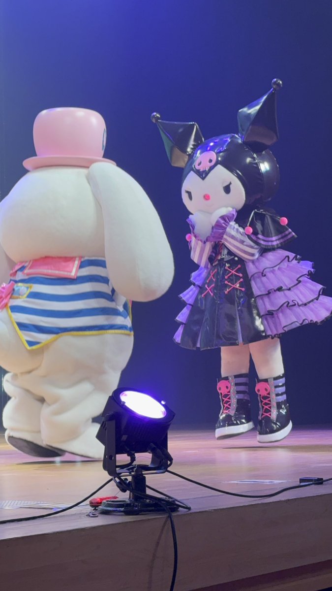 shii_panzer's tweet photo. 念願の初Song of life🎵
クロミちゃん始め、みんな安定に可愛くて癒しをたっぷり補充🥰🥰

子供も最後までキティちゃんのうちわを持ちながらちゃんと座ったまま楽しんでくれて、カブキとびょんもそろそろ行けそうだなと思った1日( ¯﹀¯ )🎀 https://t.co/FJ7YIF8it3