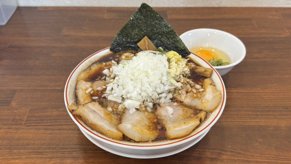 TKM_ramen's tweet photo. 柏 濃麺や 39名（さくな）@千葉県柏市（逆井駅）
Wチャーシューめん
こいめ
玉ねぎ、すき焼き
にんにく、しょうが

#39名
#柏濃麺や39名 https://t.co/SlisBEOtde