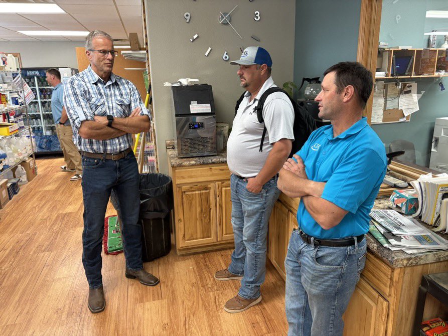 Hunter_Eagleman's tweet photo. WOW… @LeaderJohnThune goes to a grain company in SD and gets this reception.  

Look at their faces, DISGUSTED by their Senator! https://t.co/CTcH0TkzyS