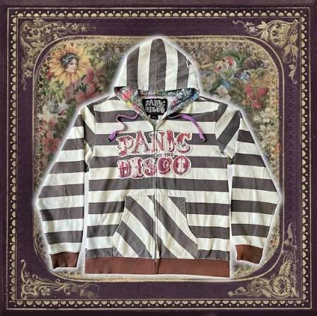 violetswift113's tweet photo. i think about you all the time, i’ll come back for you when i’m rich, one day we’ll be together #righthoodiewrongtiming https://t.co/vvmK48krRN