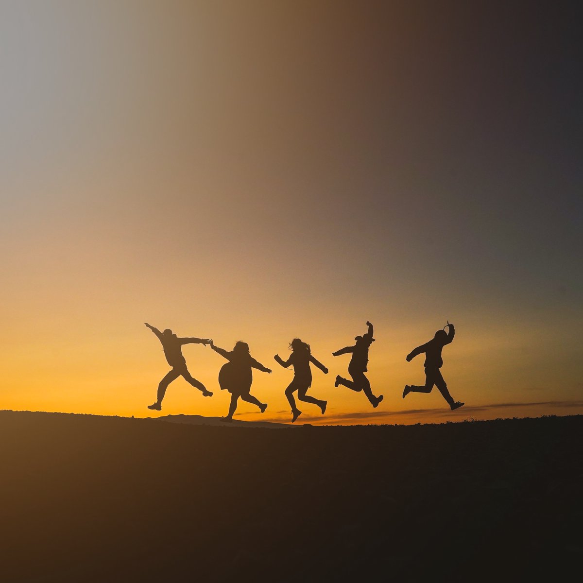 CareerManage's tweet photo. Don’t let your job run (RUIN) your life https://t.co/eofqchLdFB #jobsearch #jobseekers #executives #managers #careerchange #AI #professionals #over30 #over40 #over50 #migrants #outplacement #redundant #graduates #hr #ceo #careermanagement #PhD https://t.co/gmCg6vvxlR