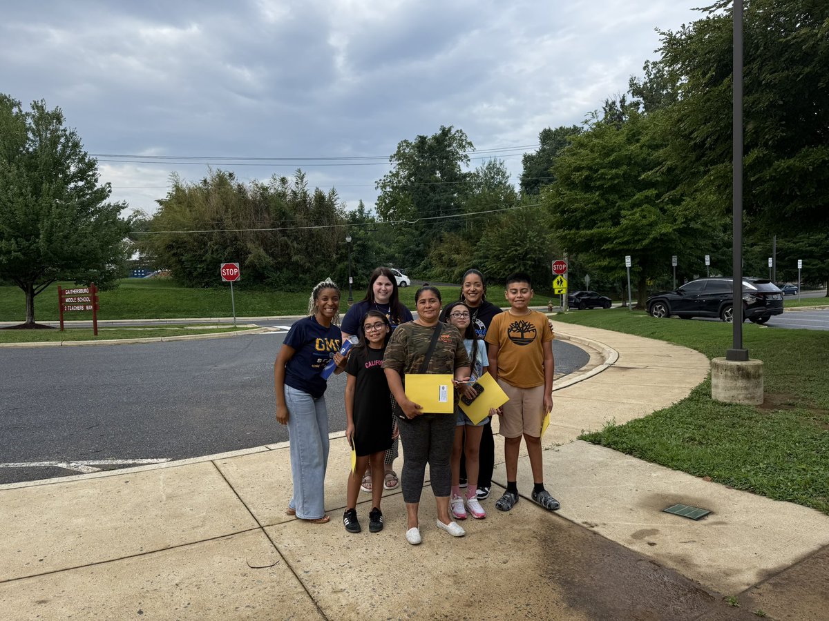 GMSVikings's tweet photo. 🍩 Donut Day with GMS was a sweet success! 💙✨ Nothing better than good vibes, big smiles, and a little extra sweetness with our GMS families all throughout our cluster! #GMS #DonutDay 🍩💙 https://t.co/13GplCrBJD