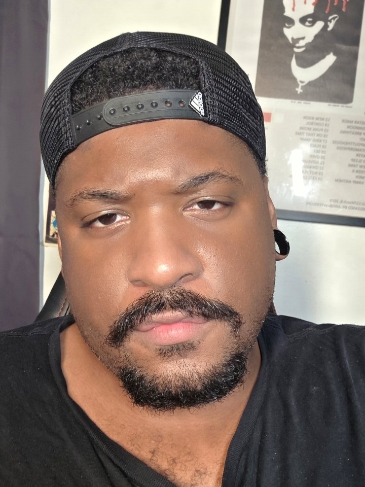 dezdoestweet's tweet photo. first time changing my pfp in 10 fucking years whaaaatt https://t.co/i5PLS03yYs