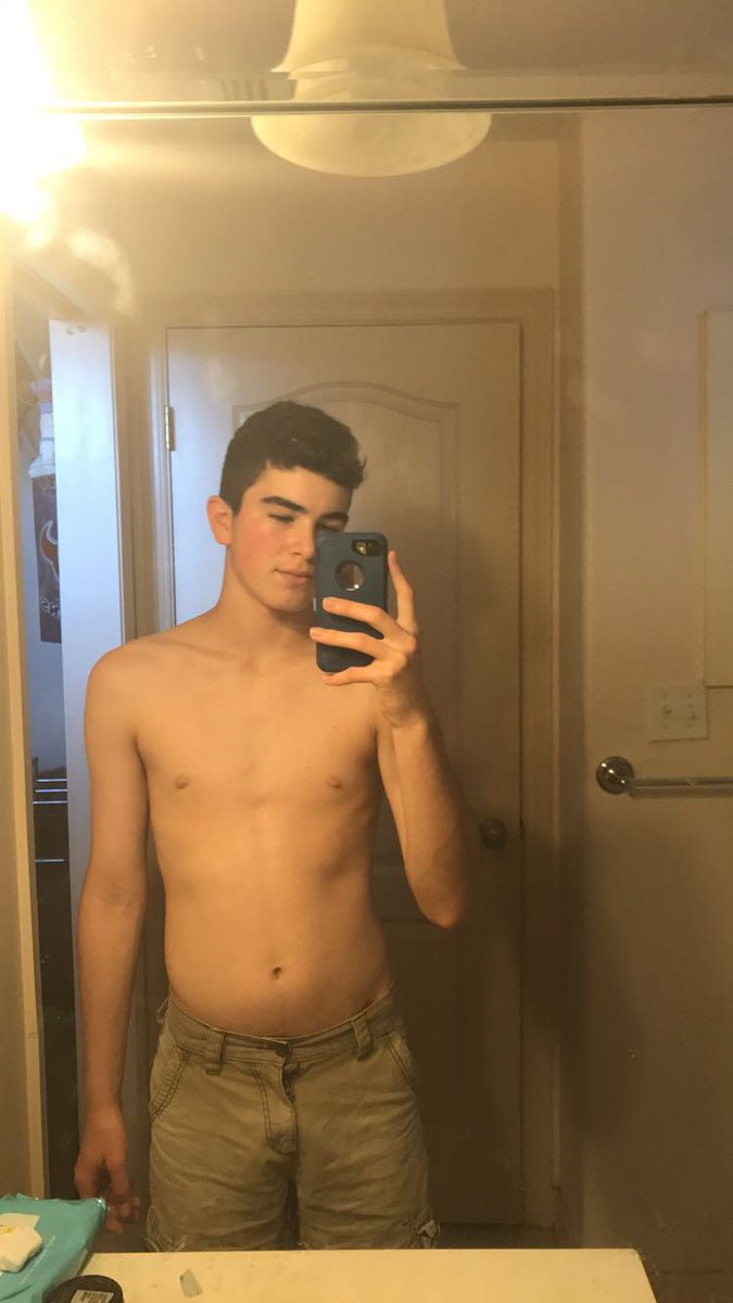 mickonic_'s tweet photo. 1 and a half year difference (140 pounds in first pic and 175 in second pic) https://t.co/0ClNgOrMwF