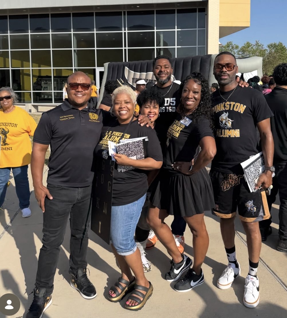 DrLGPinkstonSr's tweet photo. @VentonJonesTX We appreciate your support and dedication to our state, our community, and OUR SCHOOL‼️ Thank You for advocating for us #PRIDEofTheWestSide #Pinkston #DallasISDFirstDay https://t.co/O9nF1N6pzm