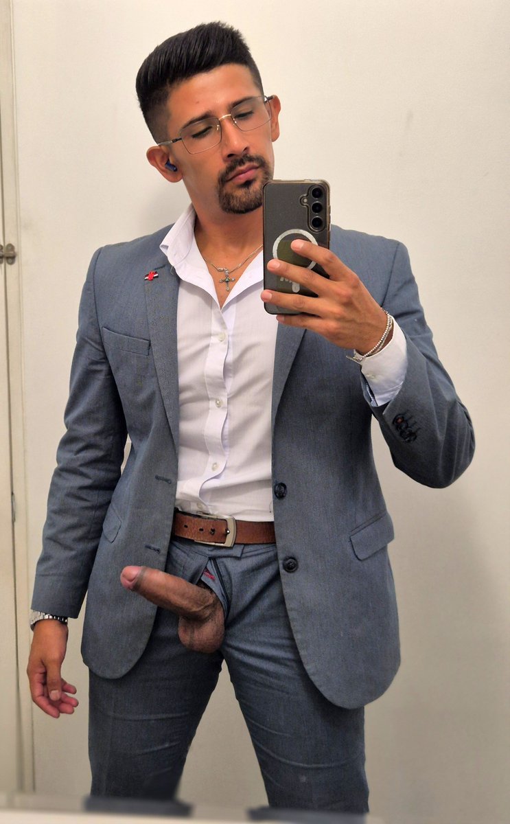 Rafa_moreno20cm's tweet photo. Algo se salió de su lugar
 quien me presta su culo para guardarlo??😈😈😈🍆🍆🍆 https://t.co/fHDD8bn30H