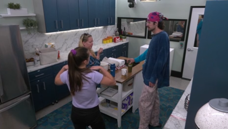 BBFeedsFairy's tweet photo. Mel/Mal/Bar are having an anti-Kamu meeting #bb28 https://t.co/7hyNHFb6Sn