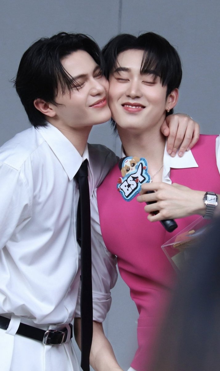 DaniG46213's tweet photo. 💙❤️ https://t.co/hJ9uISklGO