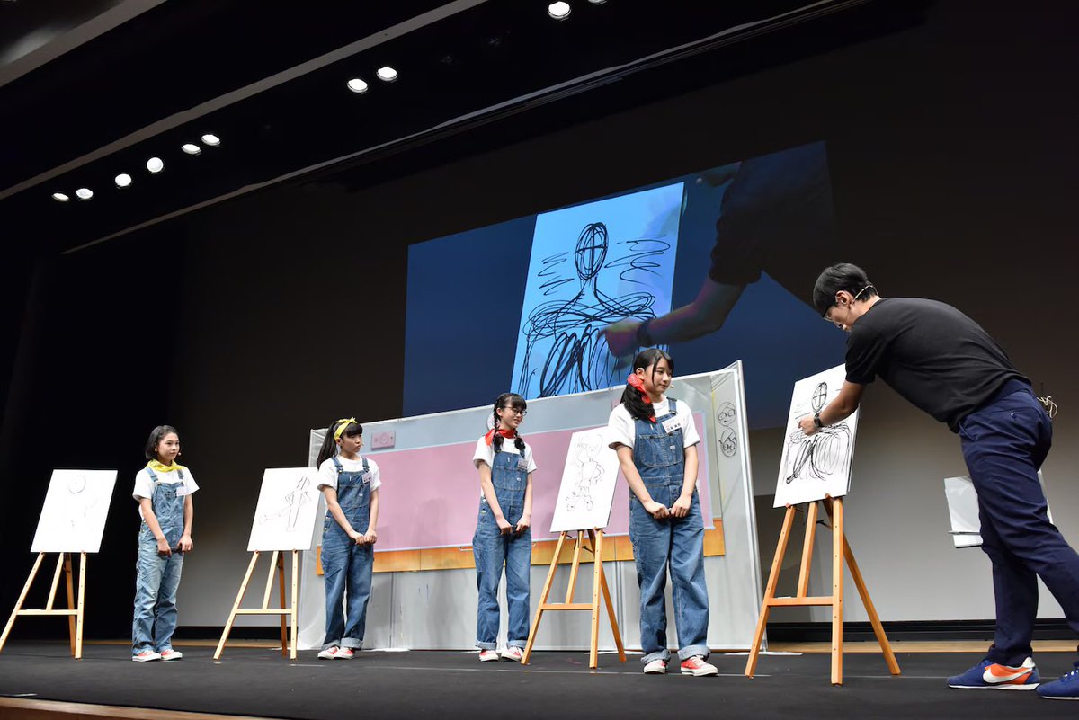 singspieler1's tweet photo. 2018年のアートの授業2限目、アーティスト味のある4人が揃ってますね。絵の具はみ出しちゃった日髙さんの暴れっぷりが有名だけど、藤平さんの絵がこの人の最近のイラストのテイストあって面白い。
#さくら学院
#日髙麻鈴
#藤平華乃
#吉田爽葉香
#野中ここな
#onefive
https://t.co/yCcDnG0f1C https://t.co/cFL7W1wxYR