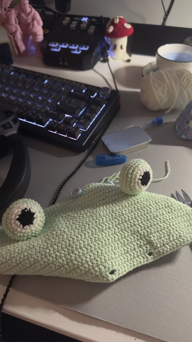 CATALYST8l's tweet photo. مراحل صناعه ضفدع لسماعتي 🐸 https://t.co/McRMlcuhTC