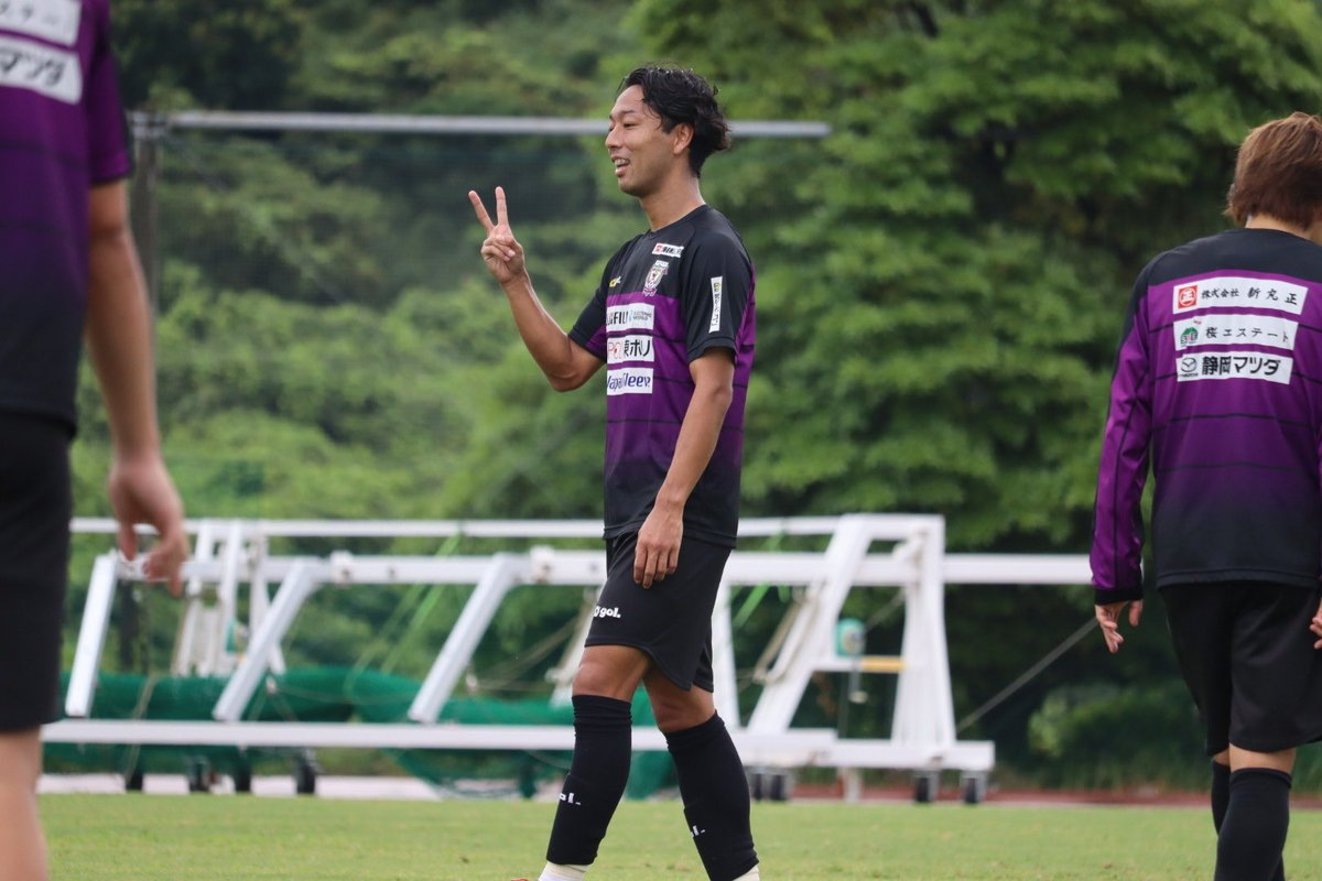 fujiedamyfc_pr's tweet photo. 𝙩𝙧𝙖𝙞𝙣𝙞𝙣𝙜 📸
#吉田舜 #芹生海翔 #久富良輔 #梶川諒太

𝙣𝙚𝙭𝙩 𝙝𝙤𝙢𝙚𝙜𝙖𝙢𝙚
⚔️ 2026/27明治安田J2リーグ 第2節
🆚 #いわきFC
🗓 8/15 SAT 18:30
🏟️ 藤枝総合運動公園サッカー場

#藤枝MYFC
#一体感プラス1 https://t.co/wBUqAvt2tC