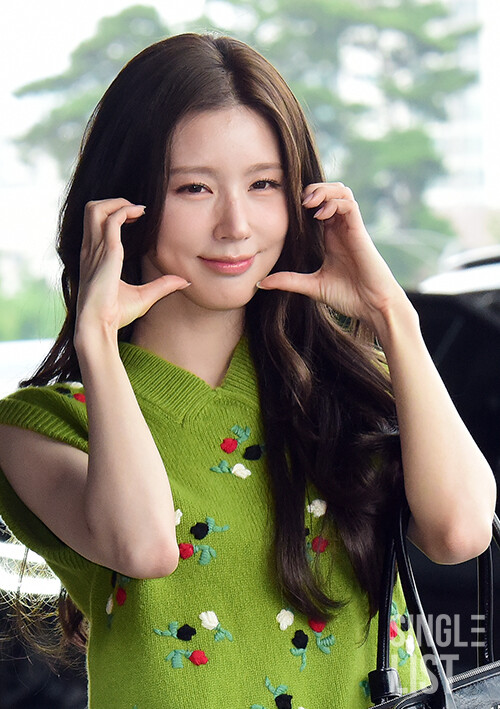 slist2015's tweet photo. 아이들 미연, 일본 대표 패션쇼 '간사이 컬렉션' 출연→오사카 달군다

#미연 #아이들_미연 
#MIYEON #idle
@official_i_dle
#간사이컬렉션
#KANSAI_COLLECTION
⬇️관련기사⬇️ 
https://t.co/yEHGE0WbNq https://t.co/FtMtSwp8g7