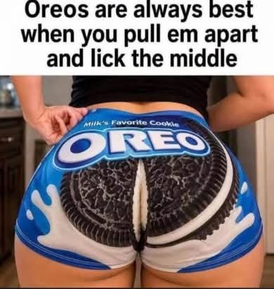 Yao_MooMoo's tweet photo. Momo wore the special boxer shorts with Oero prints around in her mansion, but she forgot completely that she had brought some friends inside her mansion from the earlier party. https://t.co/IjRHCUP82Z