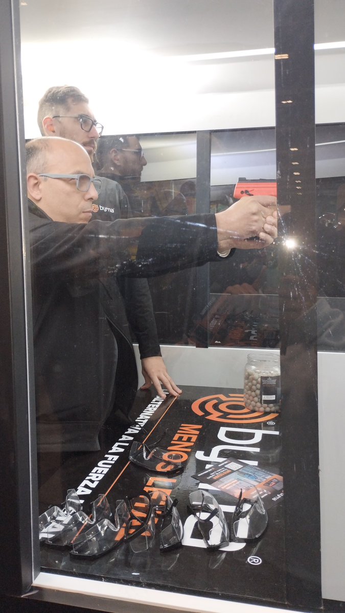 Carlos_iibar's tweet photo. Hoy voy a recorrer la Expo Caza y Pesca en La Rural para conocer de primera mano las nuevas tecnologías y herramientas de seguridad de baja letalidad.

Como profesional de la seguridad y criminalística, me interesa especialmente analizar qué alternativas pueden utilizarse en las guardias urbanas y cuerpos de prevención municipal, siempre con capacitación adecuada, protocolos claros y bajo criterios de proporcionalidad.

La seguridad necesita herramientas modernas, pero también responsabilidad y profesionalismo.

Conocer, evaluar y debatir soluciones concretas para nuestros vecinos. 🇦🇷