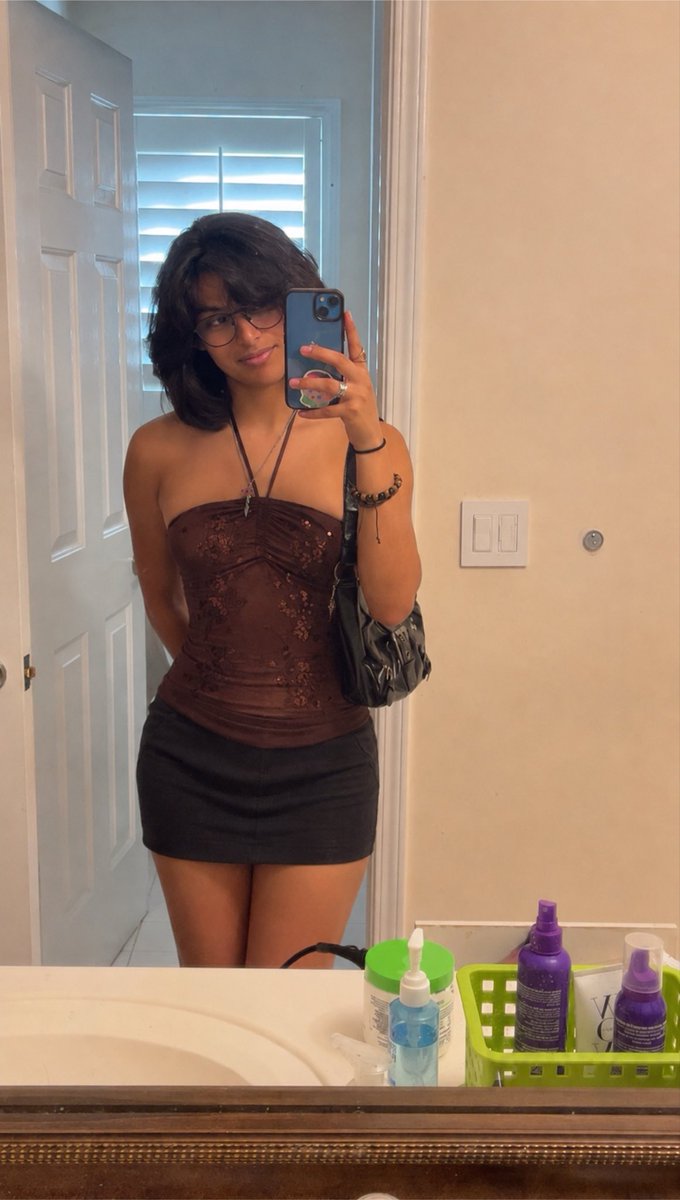 Starzlxdbm's tweet photo. Clubbing tnnnn who’s coming 😝
#sissy #mtf #trans #culona #tgirl https://t.co/TnxZ61I0gW