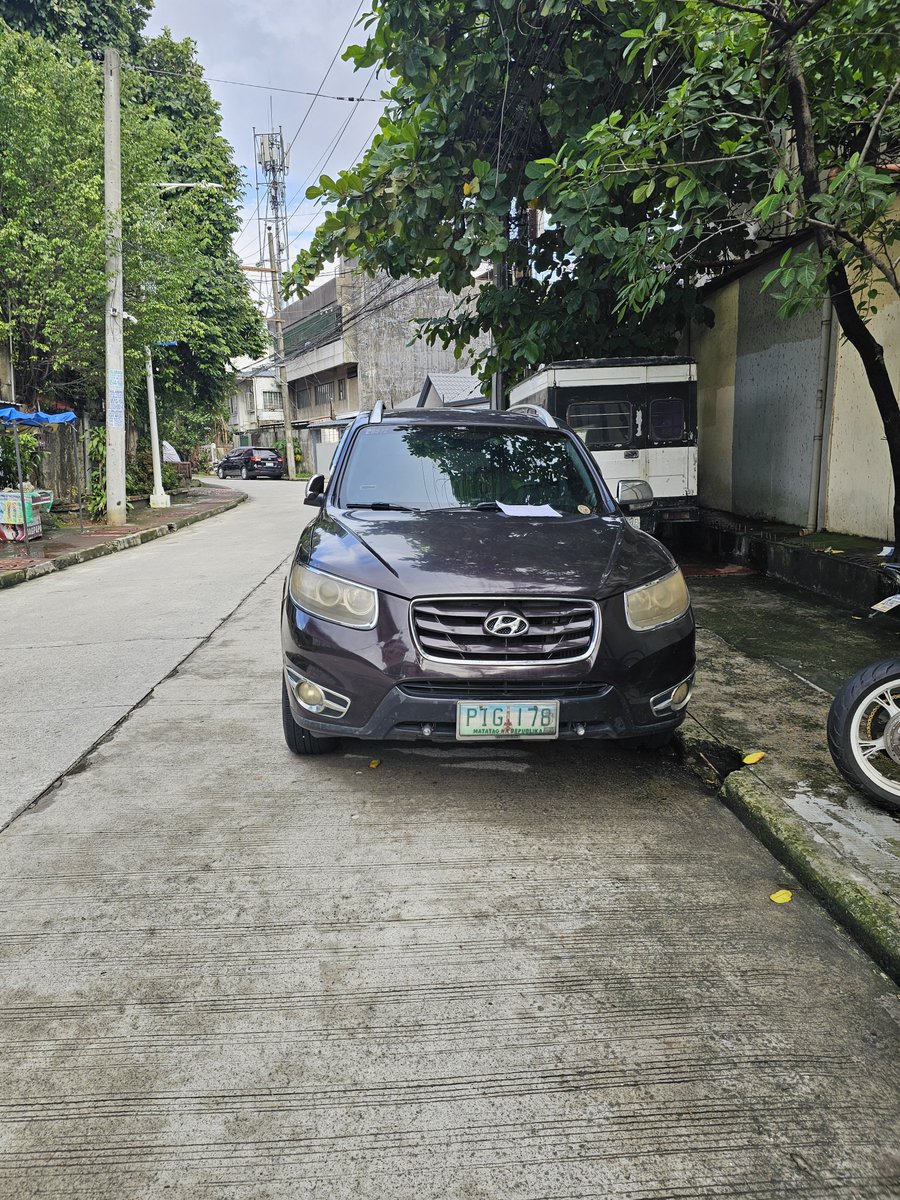 rookieroxas's tweet photo. 2days na po nakablock ang sasakyan na ito sa harap ng bahay namin.baka po pwede ma actionan.Ginawa na po nilang parking ang sidewalk J.Rizal St. Arty Subd. Karuhatan.
@valenzuelacity https://t.co/Dk8JsebAJl