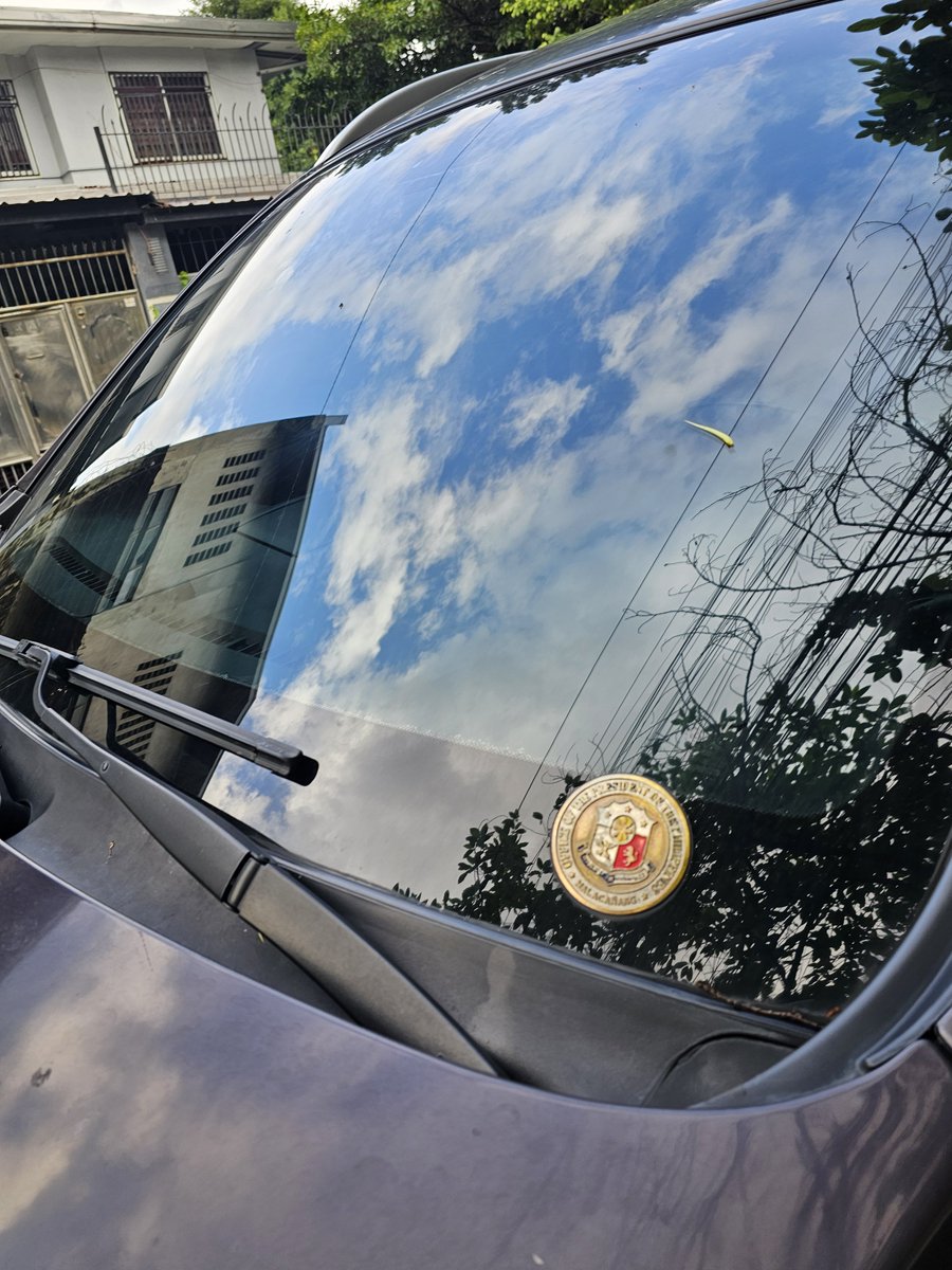 rookieroxas's tweet photo. 2days na po nakablock ang sasakyan na ito sa harap ng bahay namin.baka po pwede ma actionan.Ginawa na po nilang parking ang sidewalk J.Rizal St. Arty Subd. Karuhatan.
@valenzuelacity https://t.co/Dk8JsebAJl