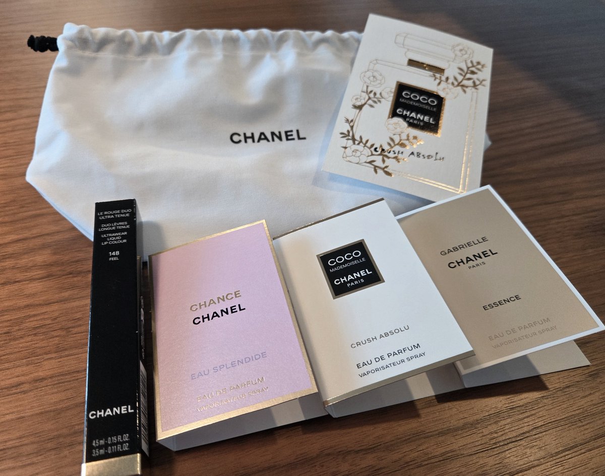 tymsbjc's tweet photo. シャネルの化粧品💄
本当はカウンターで試しながら買いたいけど、いつも混んでるし仕方なくオンラインで購入したら…
可愛い巾着やら、香水のサンプルやポストカード❤ネットショッピングも別の楽しみがありますね😊 https://t.co/HHxfS935NK