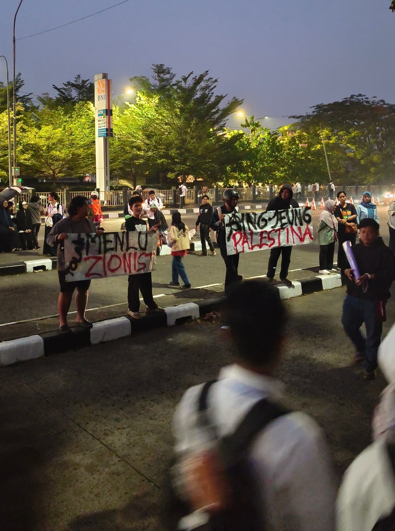 draftanakunpad5's tweet photo. Pad! Semangat kakak-kakak yang menyuarakan Palestina! 
Tolak menlu sugiono https://t.co/G339TKkL55