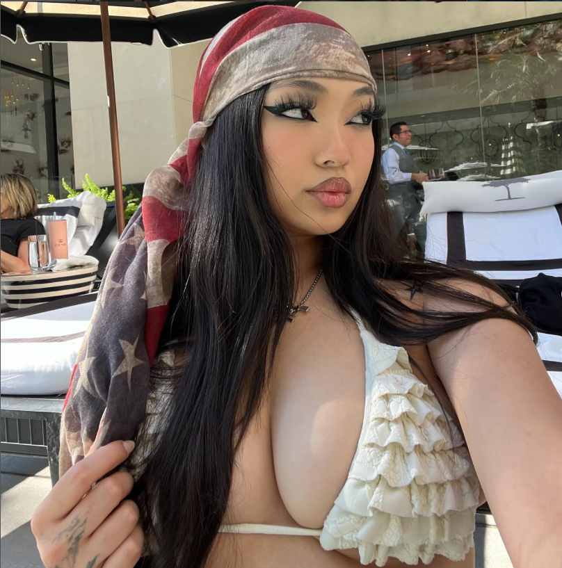 skyylarworld's tweet photo. shall I let them fall off? https://t.co/8MyKAieBJZ