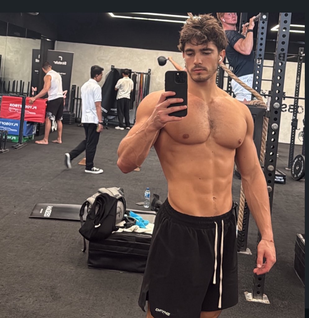 kuznik379's tweet photo. Wanna sniff my sweaty pits.🤧🤑
#gay #feet #smellysocks #sniffair #osirisd3 https://t.co/cXjJHvrPMc