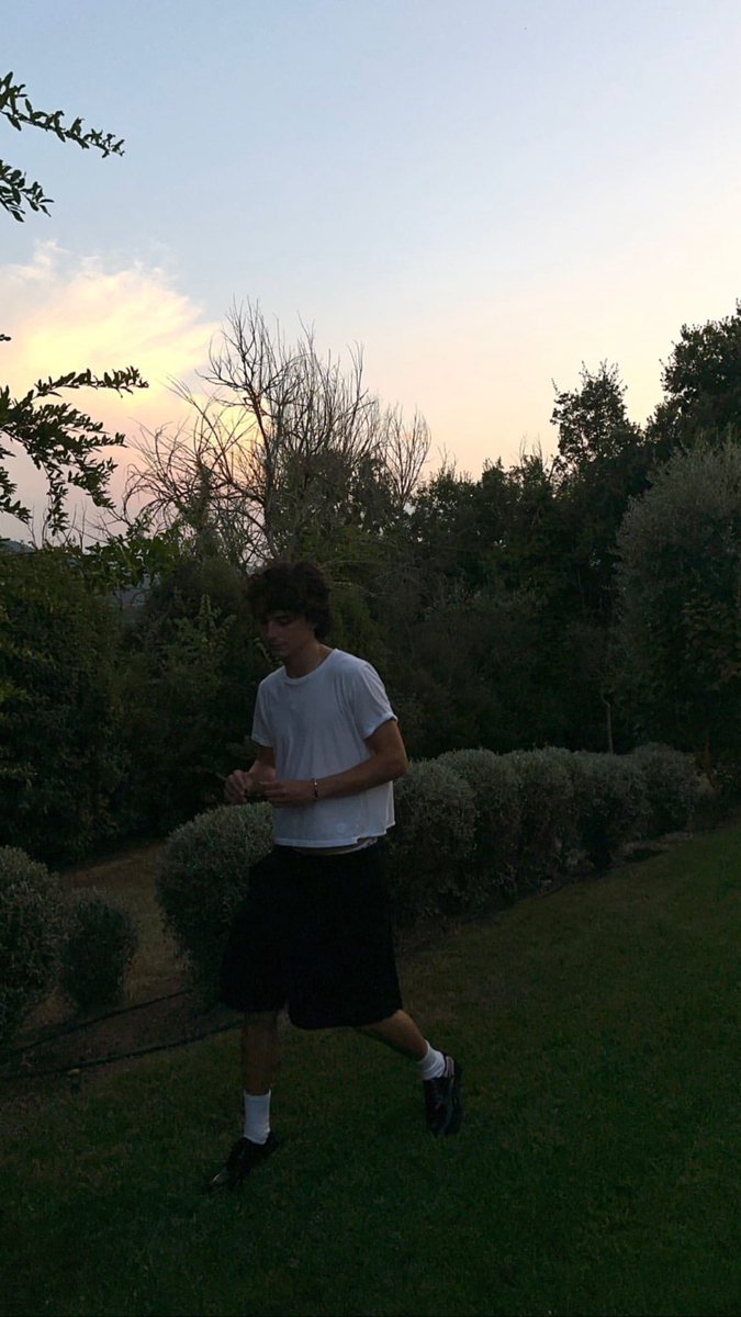tchalametdoll's tweet photo. . ݁₊ ⊹ . ݁ ⟡ ݁ .🦢 ⊹ ₊ ݁ https://t.co/iNDnbVhp18