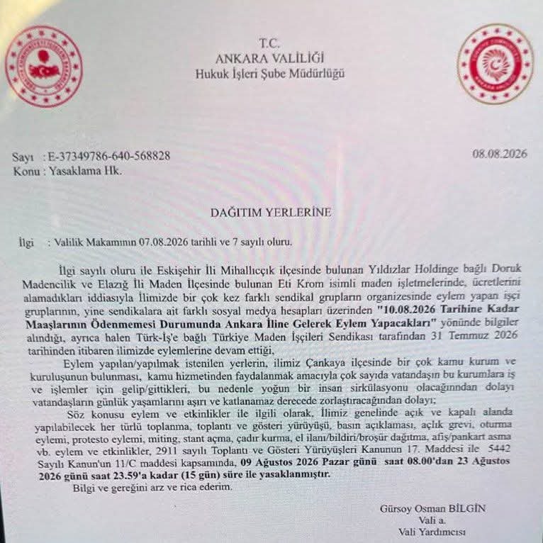 golkoyunsesi's tweet photo. Valiliğin kararını herkes okumalı “Ücretlerini alamadıkları için eylem yapacaklarmış, yasakladık!”
​İşçilerin parasını alamadığını Çalışma Bakanlığı bile resmi olarak raporlamışken, alınan bu hukuksuz kararla madenciler gözaltına alındı.
​Gözaltı aracındaki o sesin haykırdığı gibi: “Binlerce insanın alınterine çöken, binlerce işçi çocuğunun açlığına sebep olan patronu bir tek defa gözaltına aldınız mı?”
​İşçi düşmanlığına geçit yok!  #Madenci 
#EtiKrom 
#DorukMadencilik 
#GölköyünSesi