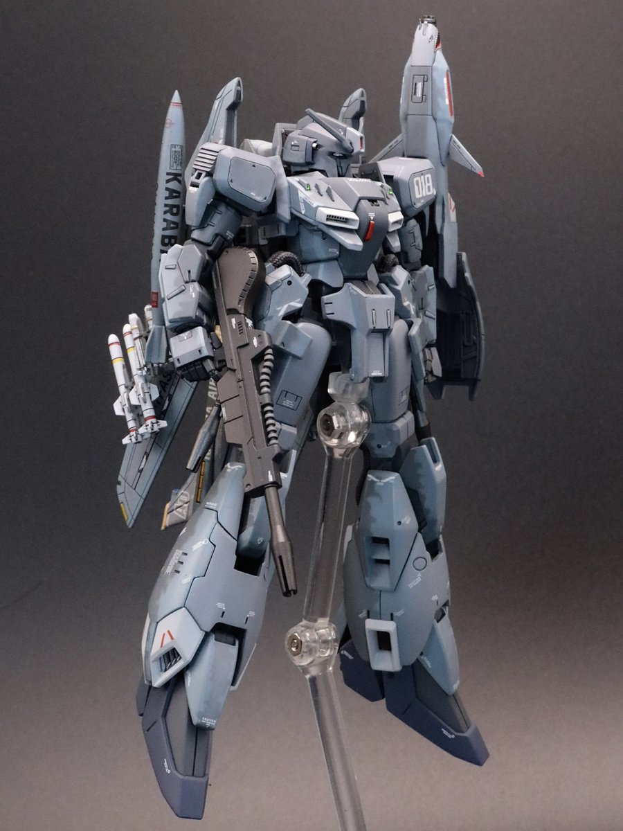 RBJB_YY's tweet photo. MS形態
腰部ビームキャノンにサーベルグリップが入るように加工したけど、実際こんな開き方はしない気がする https://t.co/KNP0fyc5dT