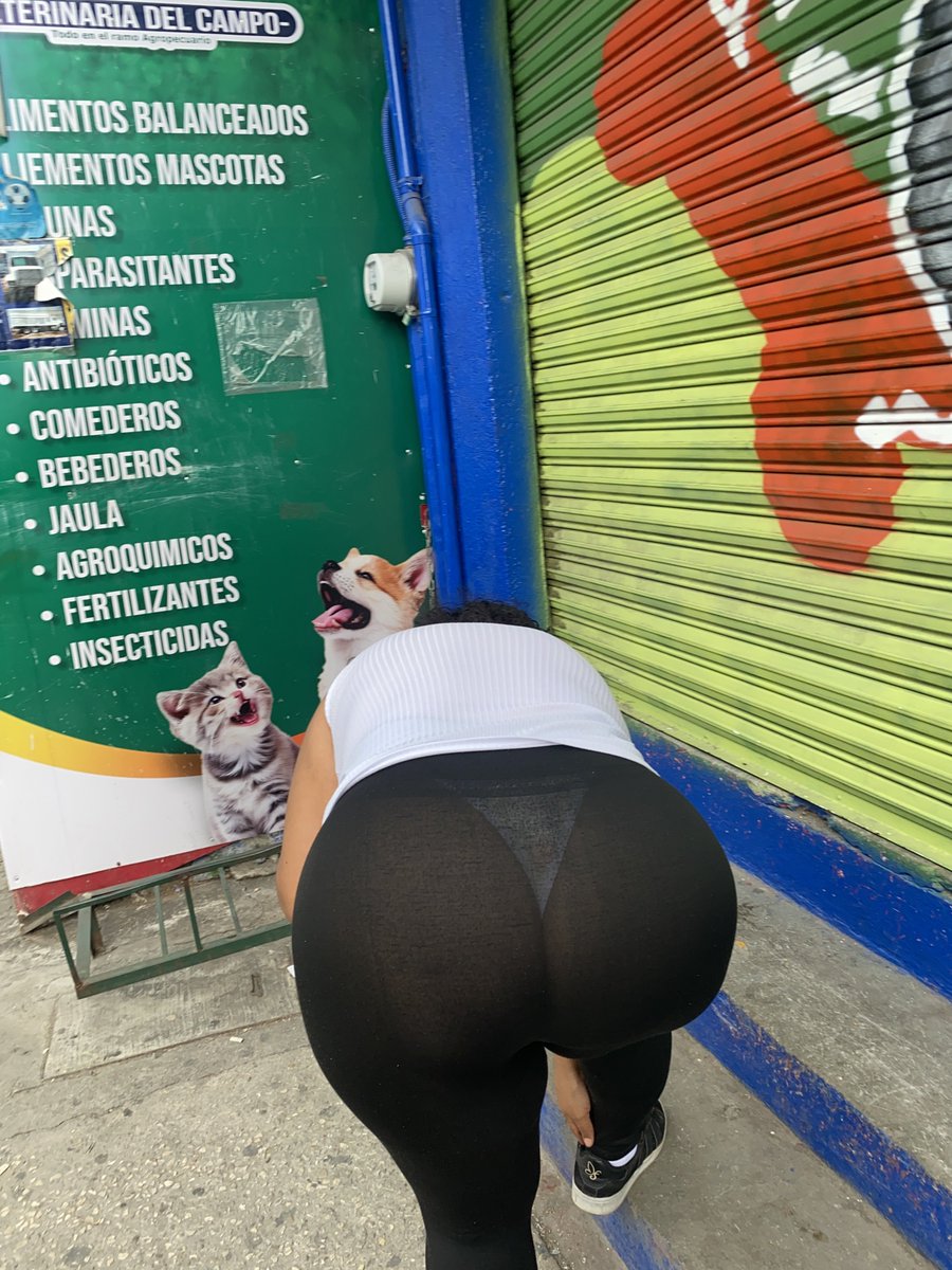 Ailin_Manu's tweet photo. Esas agujetas suelen desamarrarse mucho cuando andamos por el mercado🥰🔥 https://t.co/Iw0vE07t4f