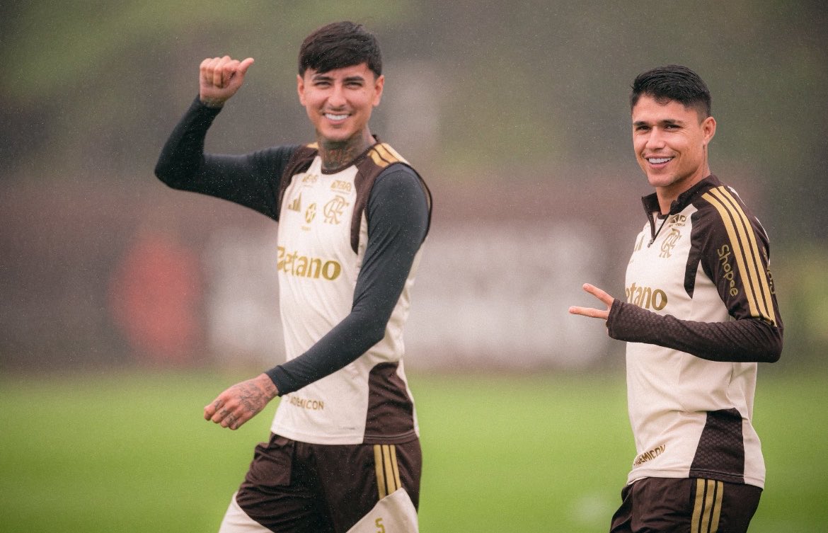 pulgarworld's tweet photo. fotógrafo deixando a gente feliz com foto do erick e do luiz https://t.co/I2tklpRT5L