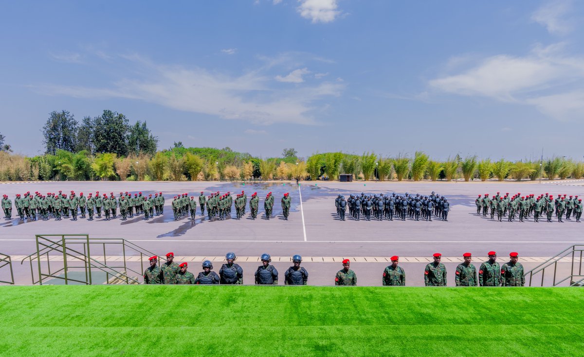 RwandaMoD's tweet photo. The Rwanda Defence Force (RDF) Chief of Defence Staff, Gen MK MUBARAKH, today presided over the graduation ceremony of 146 officers and other ranks who successfully completed 07 weeks of intensive Military Police Training conducted in partnership with the Qatar Armed Forces at the Rwanda Military Academy Gako.

The ceremony was attended by the Ambassador of the State of Qatar to Rwanda, H.E Mansoor Ali Al-Hajri, senior Qatari military officials, as well as RDF Generals and senior officers. The Training covered key areas of Military Police operations, including VIP protection, counter-terrorism, combat in built-up areas, and anti-riot operations.https://t.co/I5JIrS431h
===========================
Umugaba Mukuru w’Ingabo z’u Rwanda (RDF), Gen MK MUBARAKH, kuri uyu wa Kabiri tariki ya 11 Kanama 2026, yayoboye umuhango wo gusoza amahugurwa ku basirikare 146, barimo Ofisiye n’abandi basirikare, basoje amahugurwa y'Urwego rushinzwe imyitwarire no kurinda abayobozi (Military Police). Ni imyitozo ya gisirikare yamaze ibyumweru 7, yabereye mu Ishuri Rikuru rya Gisirikare i Gako, ku bufatanye bw'Ingabo z'u Rwanda n’Ingabo za Qatar.

Uyu muhango witabiriwe na Ambasaderi wa Qatar mu Rwanda, Nyakubahwa Mansoor Ali Al-Hajri, Ofisiye bakuru bo mu ngabo za Qatar hamwe n’Abajenerali na ofisiye bakuru bo mu Ngabo z’u Rwanda.

Amahugurwa yibanze ku mirimo y’ingenzi ya Military Police, harimo kurinda abayobozi bakuru, kurwanya iterabwoba, ubumenyi bwo kurwanira mu bice byubatse, ndetse no guhosha imyigaragambyo n' imvururu.https://t.co/uV8Z1veUqO