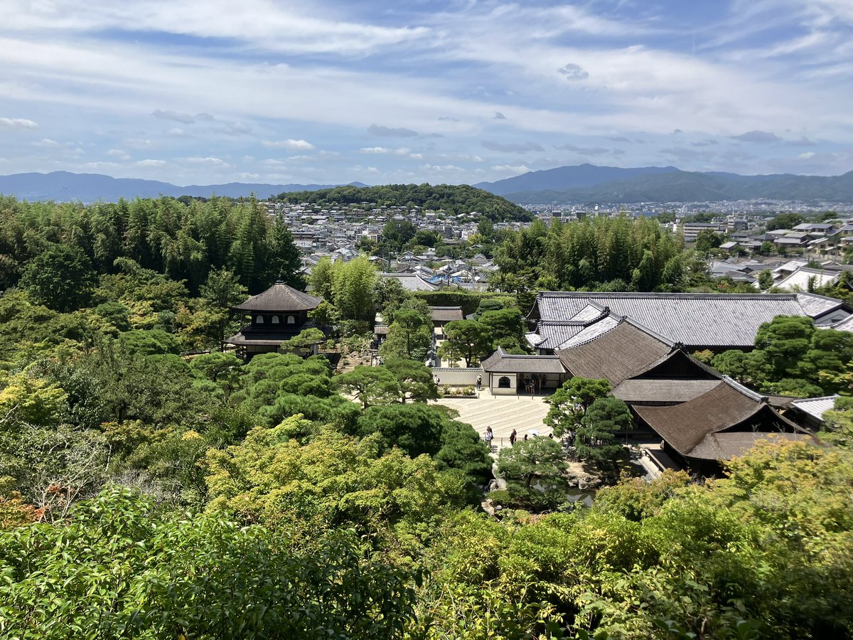 satokaka65's tweet photo. おはりこ☀️

昨日家族で銀閣寺にいきました！
金閣寺とはまた違う感じがいい😊
義政はここで隠居後楽しんでいたんだな。
東山の端でなかなか静かなところ😌
帰り参道で抹茶アイスラテを飲みました😌

#銀閣寺 https://t.co/HmdmBaTBcn