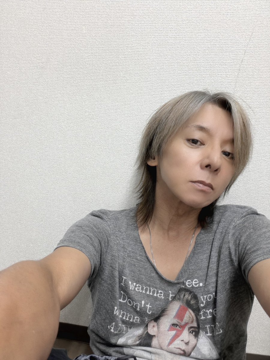 mitsurumatsuoka's tweet photo. 無事に今年も
誕生日をむかえる事ができました

毎年必ずくる誕生日

という感覚が少しずつ変わってくる
年頃です

1年頑張ってきたというより、
多くの心ある人々に支えられて
なんとかまた一年走れたかな…って感じ

なので、今日はいつもにも増して
感謝の心を忘れずにに過ごしたいと思う次第です

また今日から走ります

#松岡充生誕祭