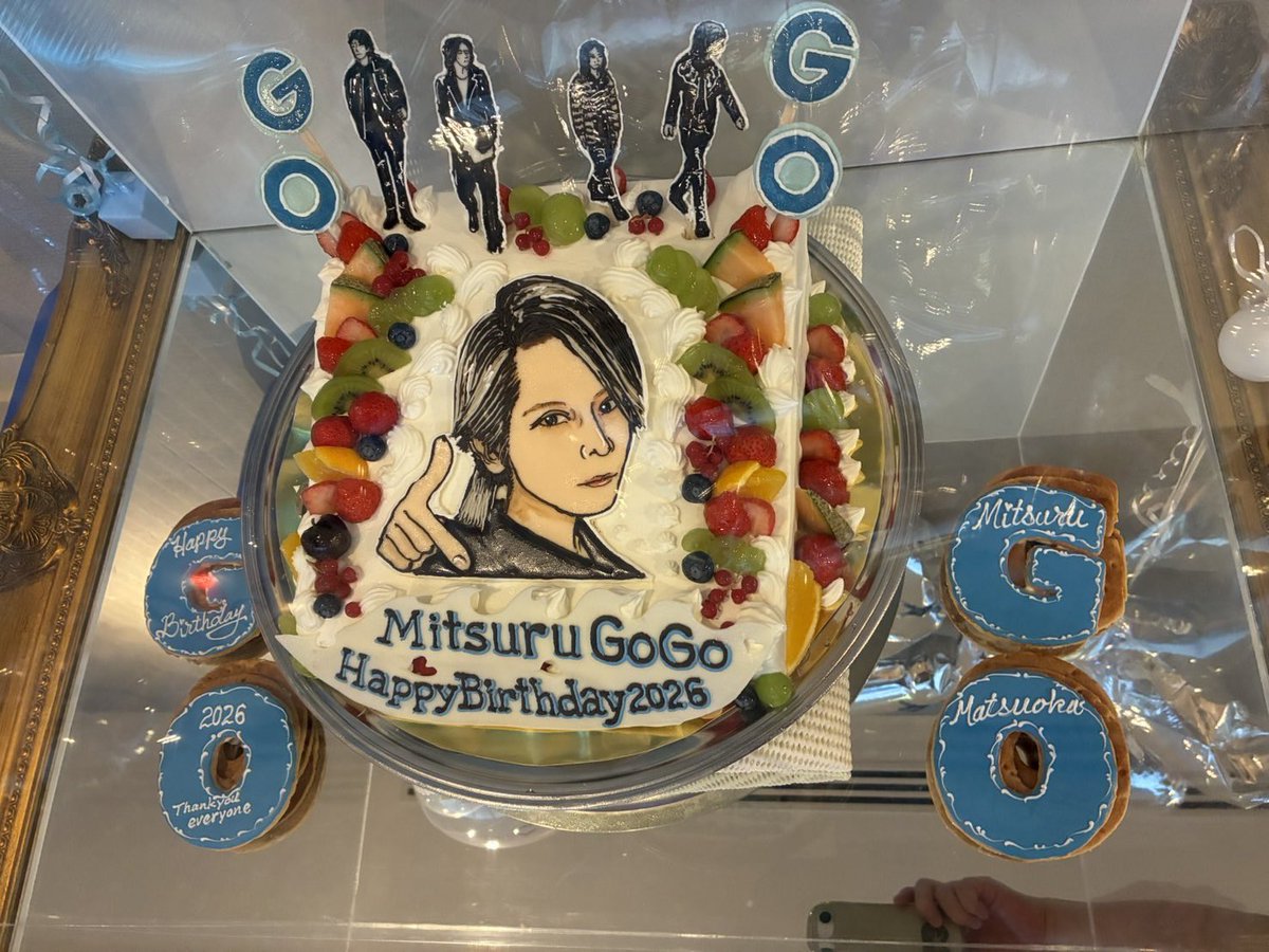 mitsurumatsuoka's tweet photo. 無事に今年も
誕生日をむかえる事ができました

毎年必ずくる誕生日

という感覚が少しずつ変わってくる
年頃です

1年頑張ってきたというより、
多くの心ある人々に支えられて
なんとかまた一年走れたかな…って感じ

なので、今日はいつもにも増して
感謝の心を忘れずにに過ごしたいと思う次第です

また今日から走ります

#松岡充生誕祭