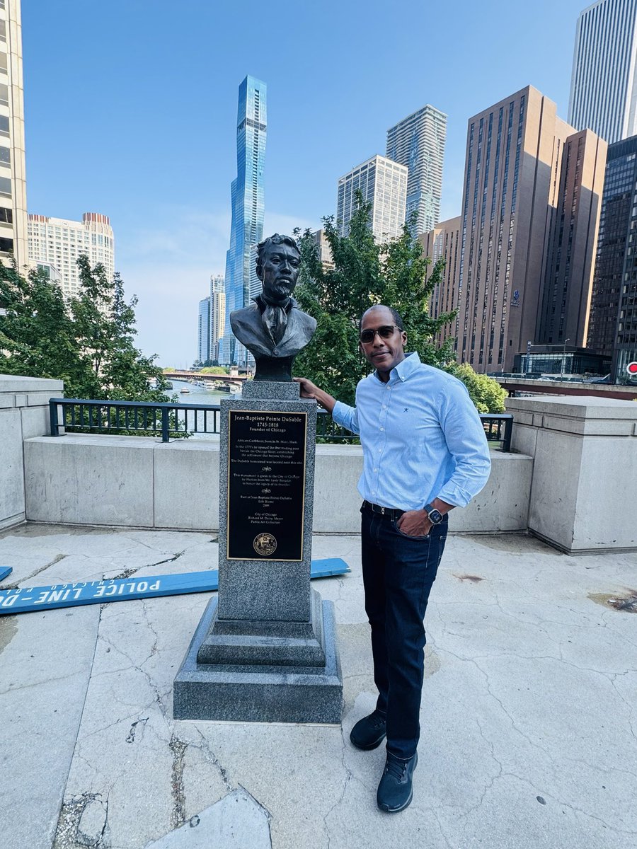 IngMorrison's tweet photo. CHICAGO FUE FUNDADA POR UN HAITIANO

Jean-Baptiste Pointe DuSable, es reconocido como el fundador de Chicago. La historia vuelve a enseñarnos que nuestras sociedades nunca han sido construidas por un solo origen, sino por el encuentro de muchos. 
#Chicago #Haiti #Historia https://t.co/O2gXXInUl1