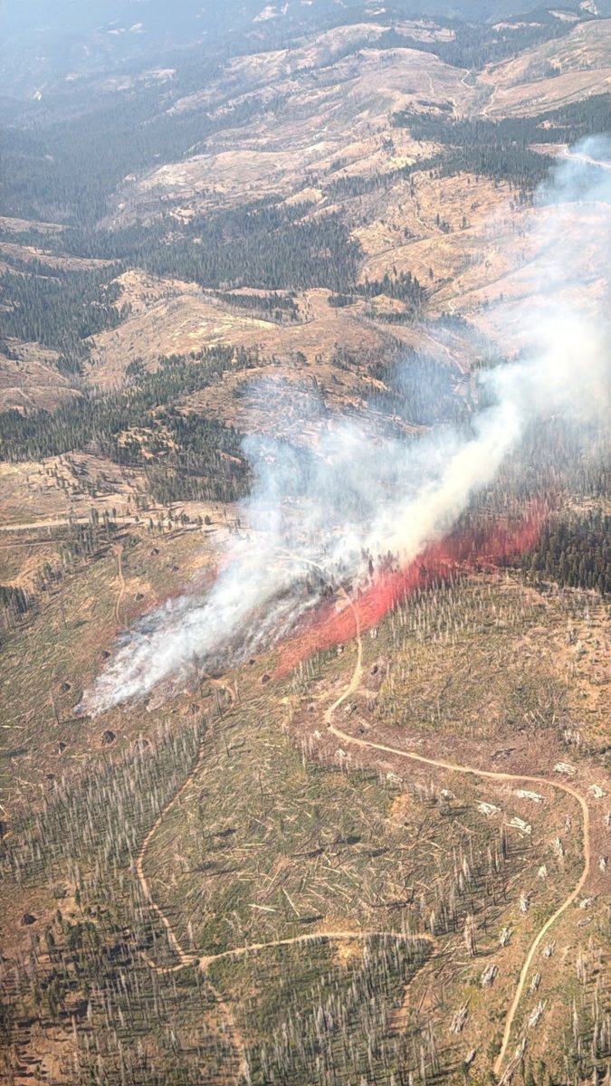 EldoradoNF's tweet photo. NEW INCIDENT: #Dennisfire (El Dorado County) - Vegetation fire at Mormon Emigrant Trail & Light Canyon Rd. Approx. 15 acres Moderate rate of spread, road closures in effect. Air and ground resources responding. https://t.co/vhFL3rEXuq