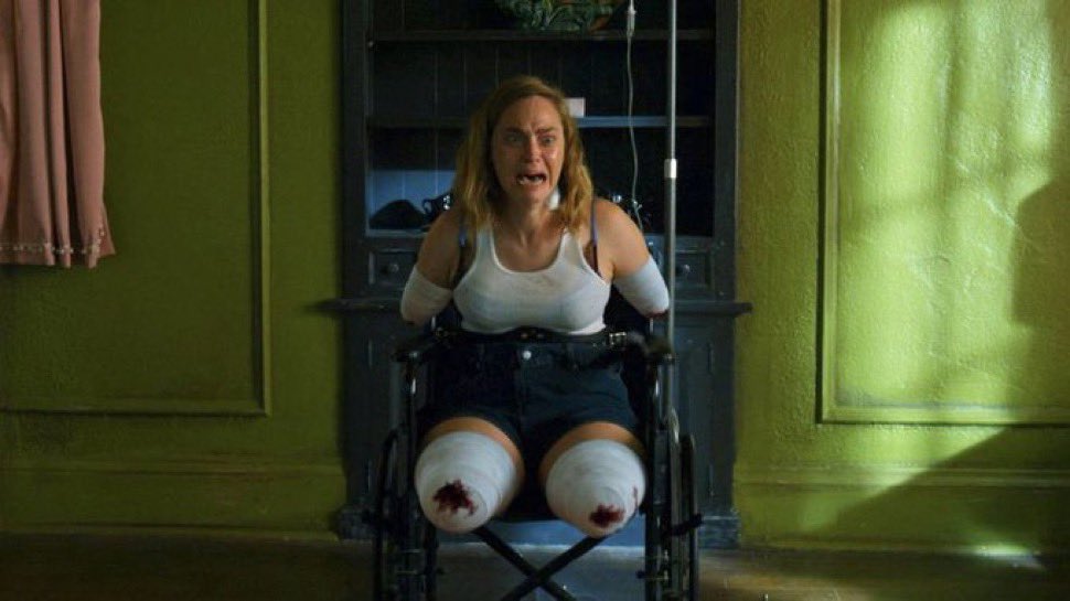 portalmedoo's tweet photo. CURIOSIDADE: Na série do Chucky, tiveram que remover os braços e pernas da atriz Fiona Dourif com computação gráfica, já que ela não se propôs a amputar seus membros. https://t.co/ETJ1xCCxBv