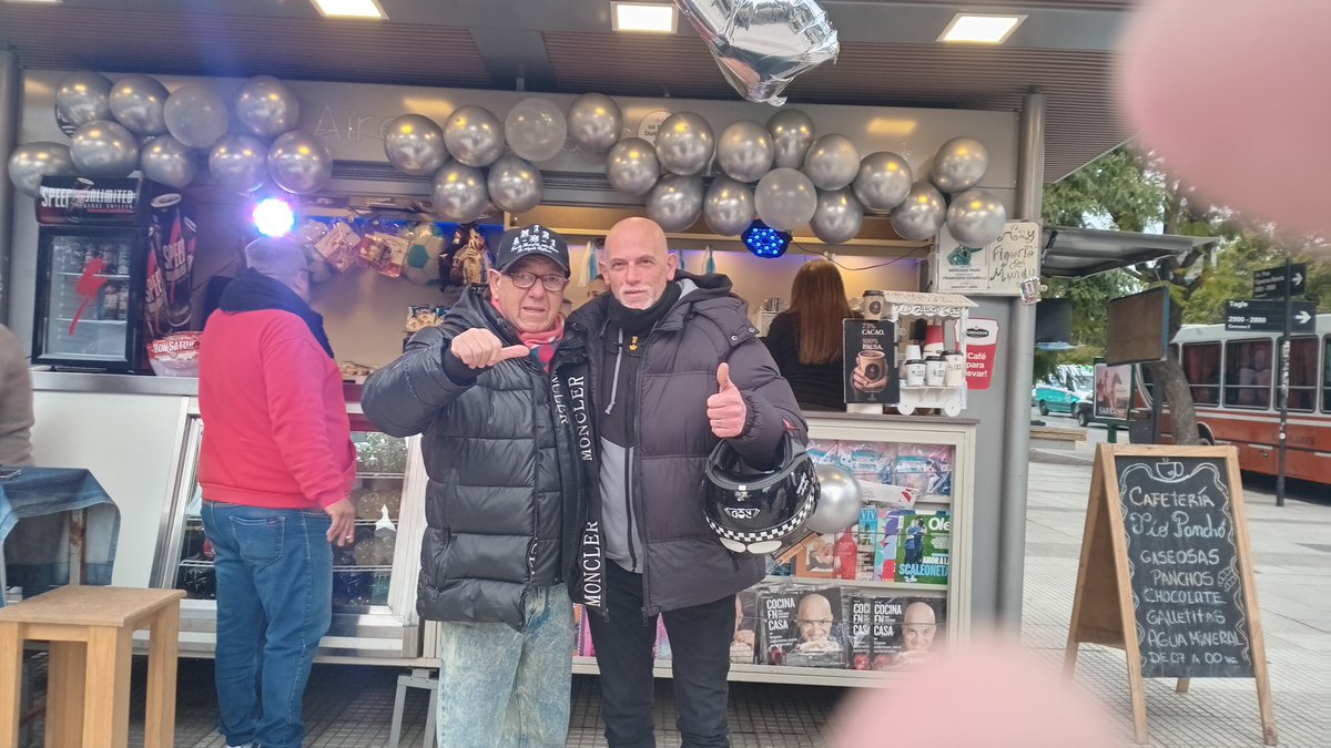 angeloanyelo's tweet photo. Aniversario del bar del  (TIO PANCHO)  Figueroa Alcorta y Tagle , junto  a  @Robergmoritan  Partido Demócrata Progresista CABA  Alejandro Ayelo https://t.co/9Wsw4SMvIT